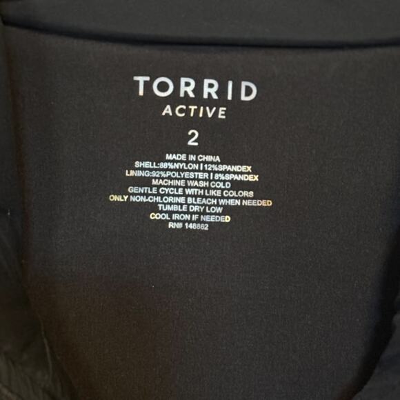 TORRID Matte Stretch Nylon Light-Weight Puffer Active Jacket - Picture 9 of 13